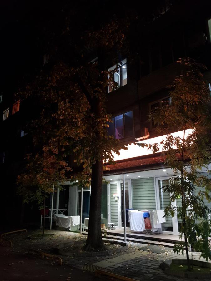 Отличная Квартира Со Всеми Удобствами. Almaty Exterior foto
