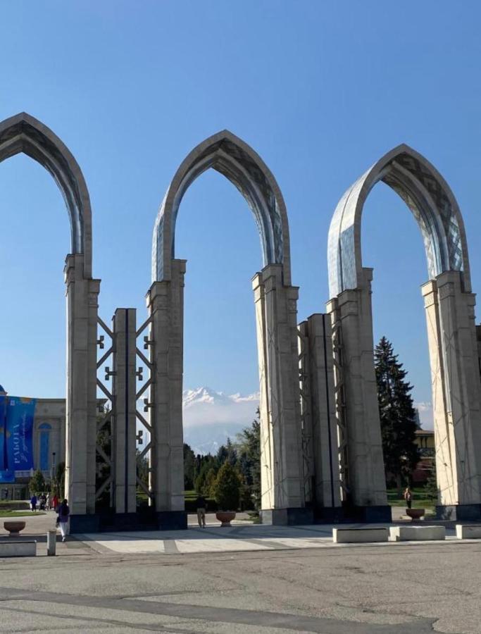 Отличная Квартира Со Всеми Удобствами. Almaty Exterior foto